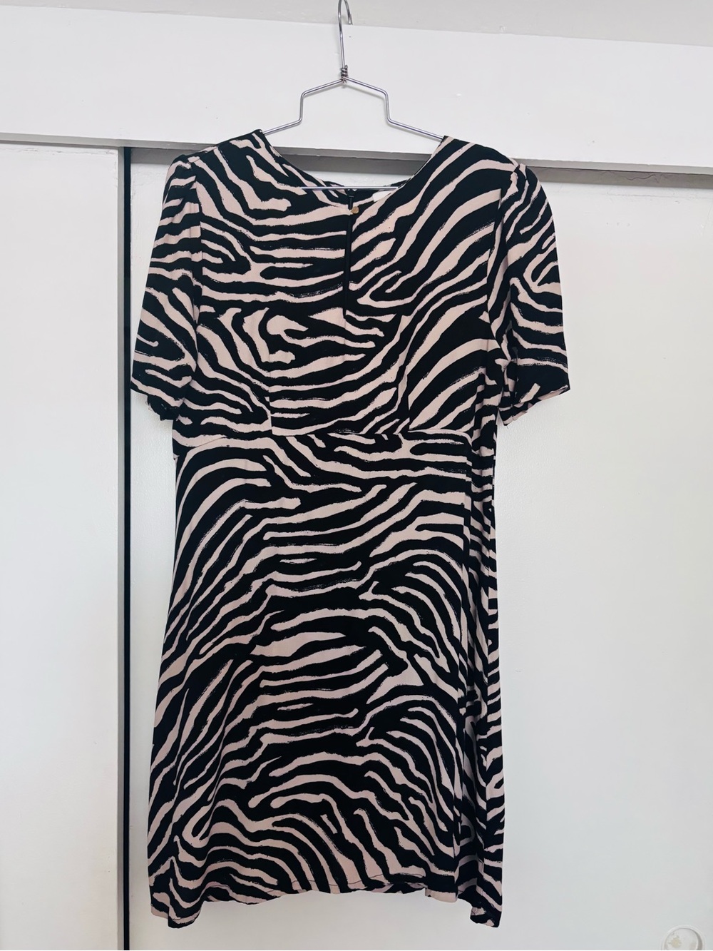 H&M  Black/Cream Zebra Print Short Sleeve Dress sz 14